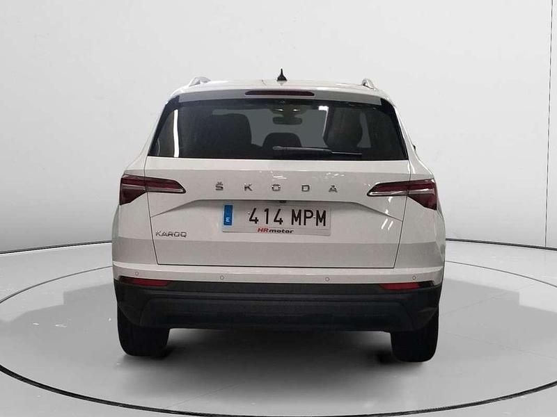 Usado Skoda Karoq Ambition 116 CV (85 kW) 2024 Blanco SUV