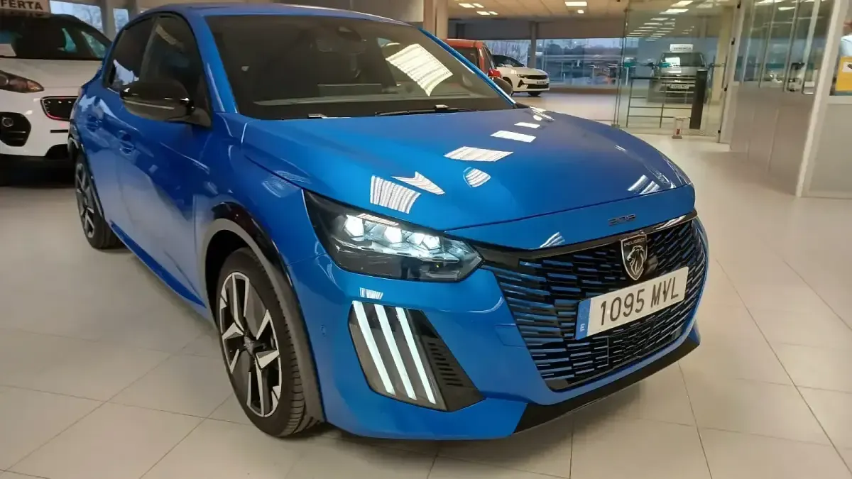 Usado Peugeot e-208 GT 114 kW (156 CV) 2024 Azul Utilitario