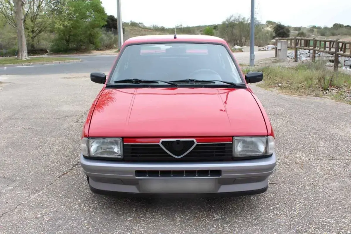 Usado Alfa Romeo 33 86 CV (63 kW) 1989 Rojo Berlina