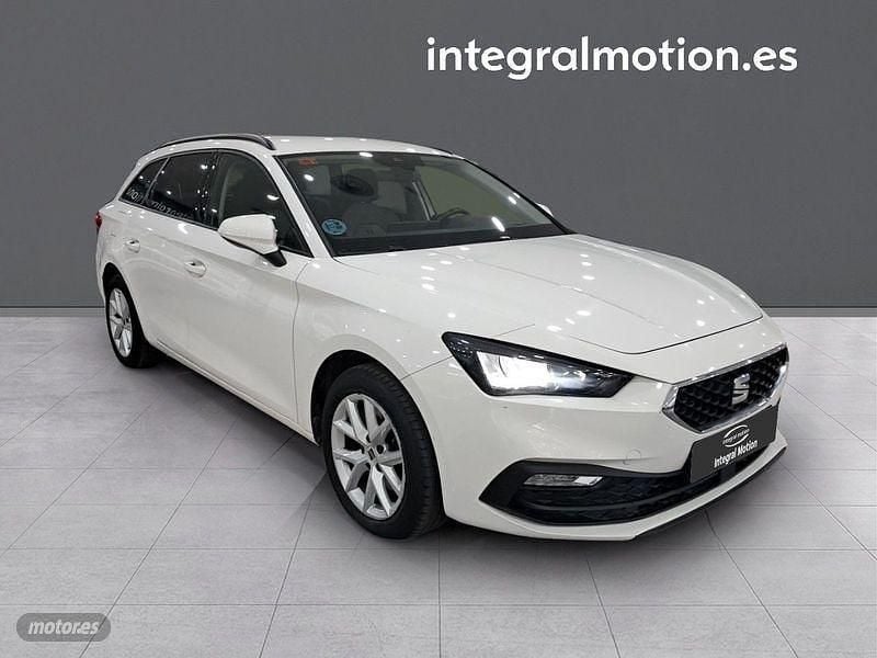 Usado Seat Leon Style 115 CV (84 kW) 2021 Blanco Familiar