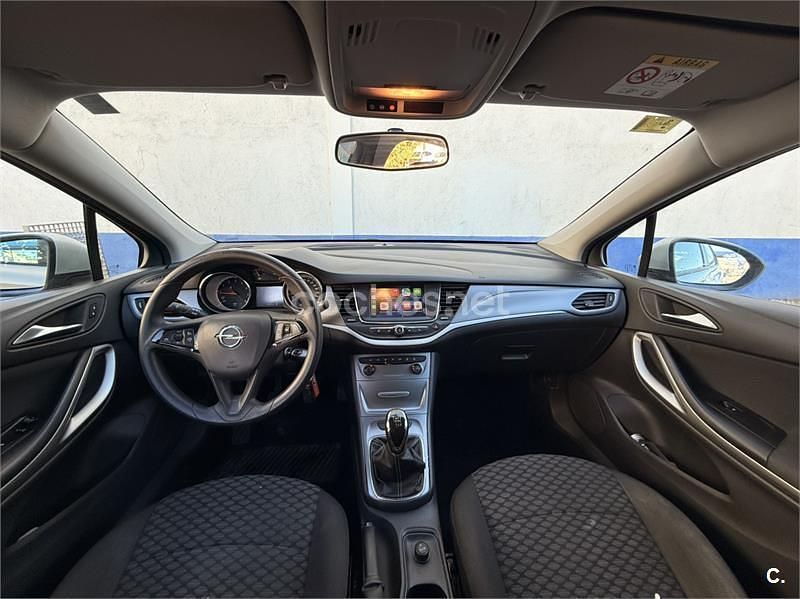 Gris / plata Usado 2018 Opel Astra Selective Berlina | 9600 € (Buen precio) - Imagen 1/4