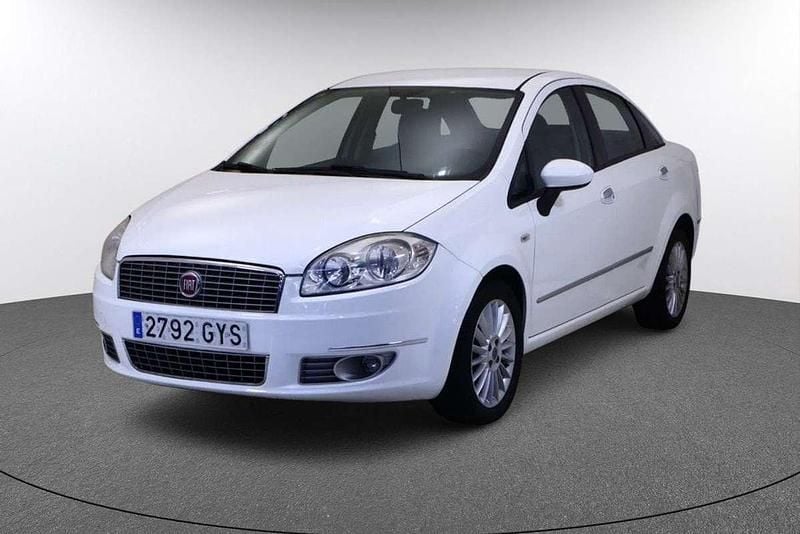 Usado Fiat Linea Emotion 105 CV (77 kW) 2010 Blanco Berlina