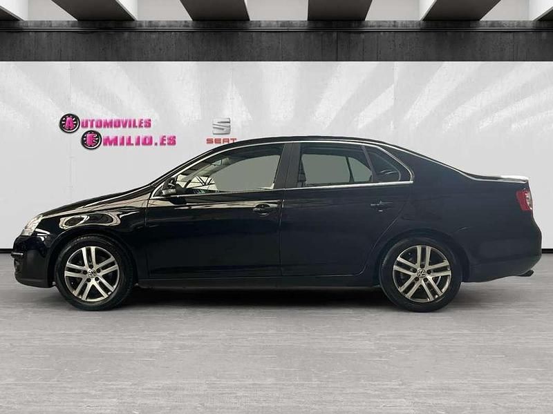 Usado VW Jetta Advance 140 CV (102 kW) 2007 Negro Berlina