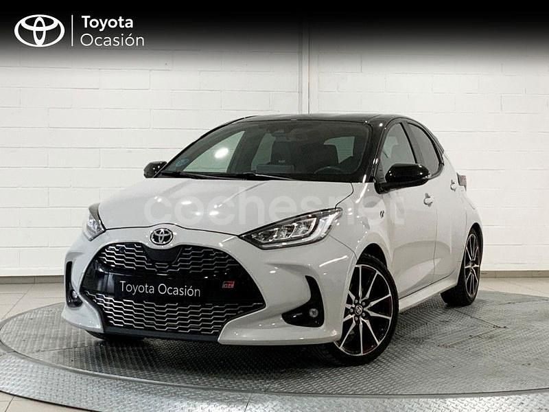Usado Toyota Yaris Hybrid Edition 116 CV (85 kW) 2022 Gris / plata Berlina