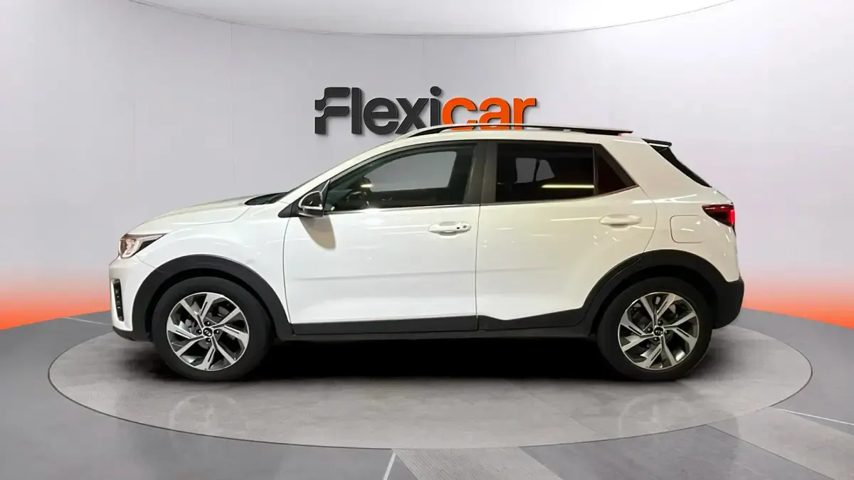 Usado Kia Stonic GT-Line 120 CV (88 kW) 2021 Blanco SUV