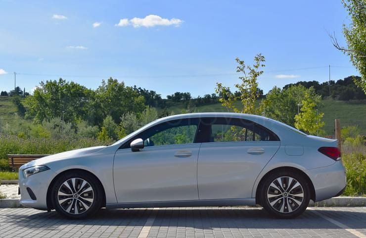 Usado Mercedes A200 Progressive 163 CV (119 kW) 2019 Gris (montaña) Berlina