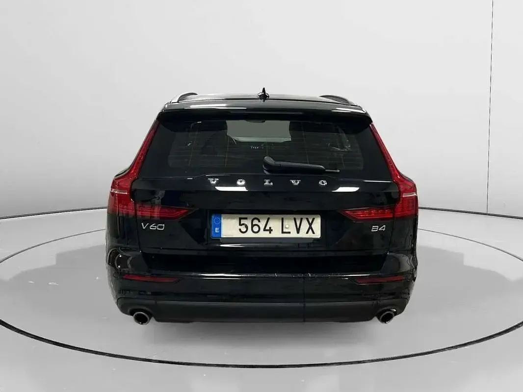 Usado Volvo V60 Momentum 197 CV (144 kW) 2022 Negro Familiar