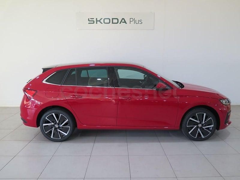 Usado Skoda Scala 116 CV (85 kW) 2024 Rojo Utilitario
