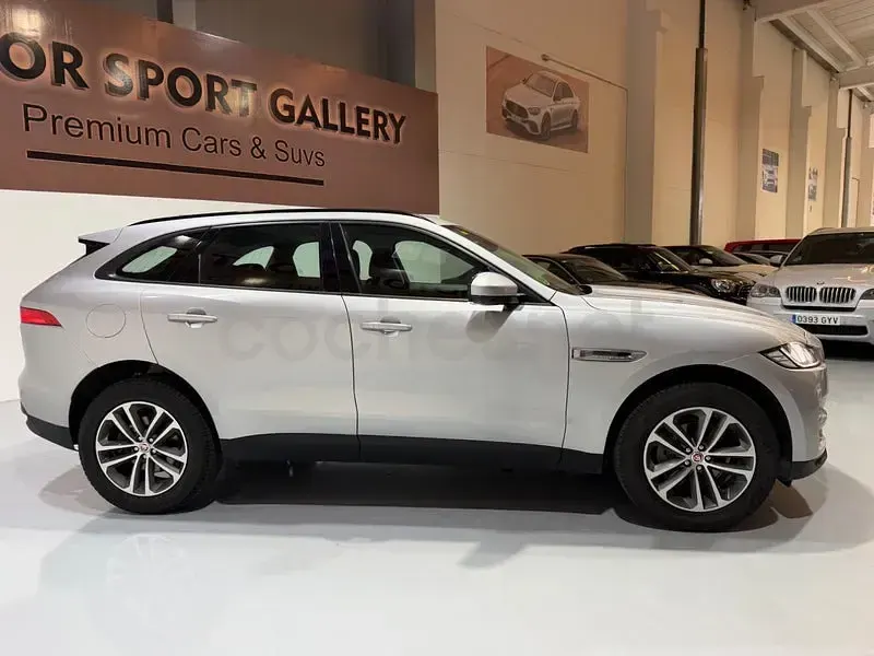 Usado Jaguar F-Pace Prestige 180 CV (132 kW) 2016 Gris / plata SUV