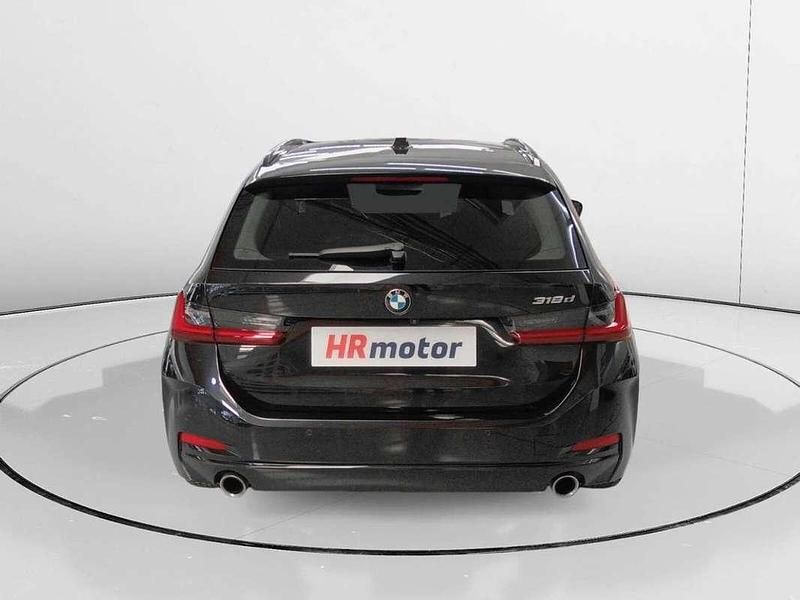 Usado BMW 318 151 CV (111 kW) 2023 Negro Familiar