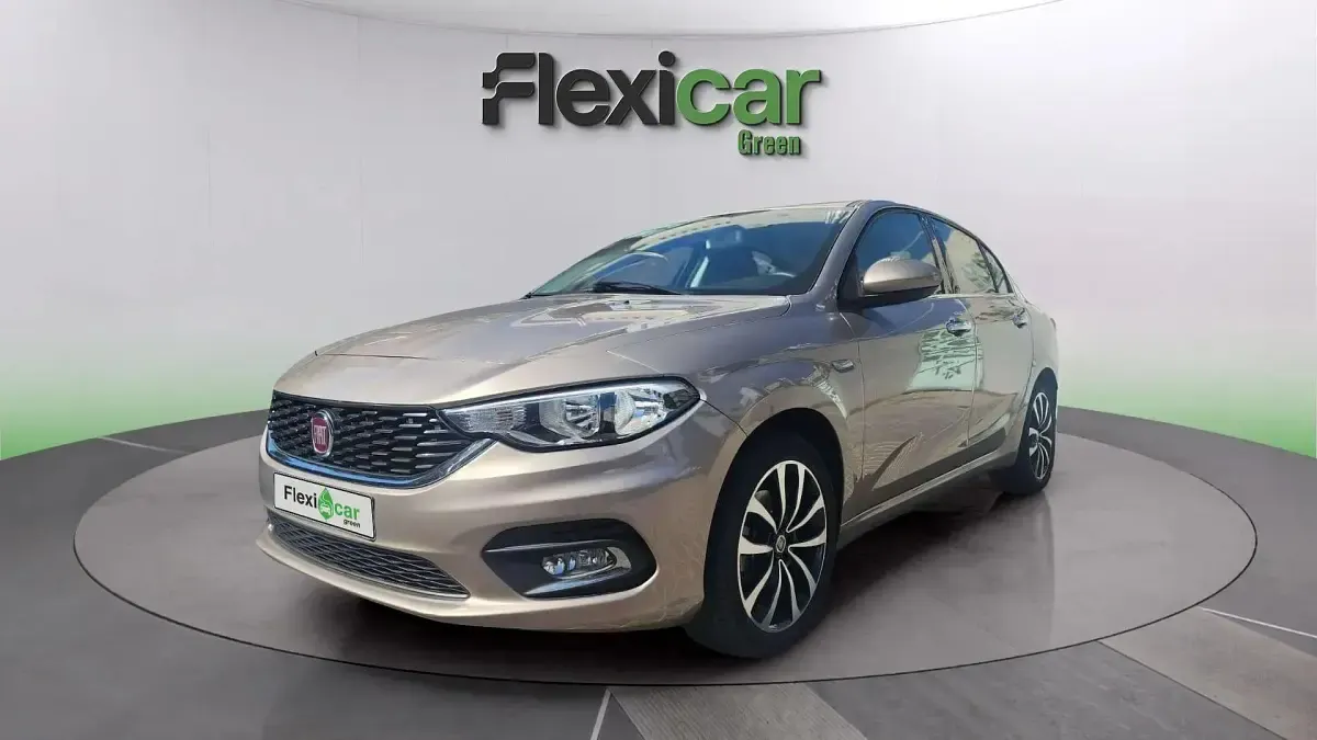 Usado Fiat Tipo Lounge 95 CV (69 kW) 2018 Beige Berlina
