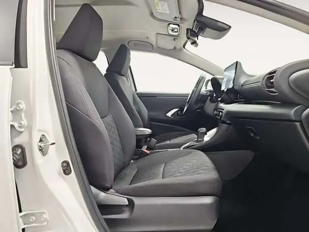 Usado Toyota Yaris Active 116 CV (85 kW) 2025 Blanco Utilitario