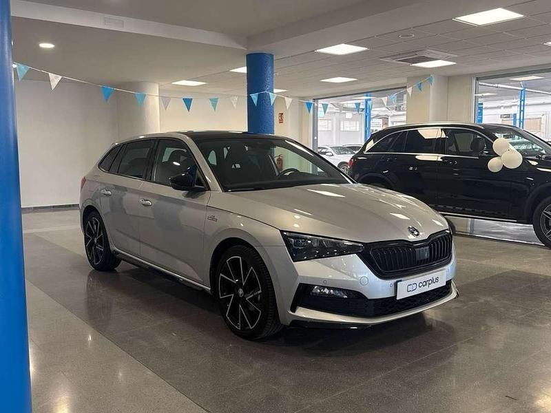 Usado Skoda Scala Monte Carlo 150 CV (110 kW) 2024 Plateado Utilitario