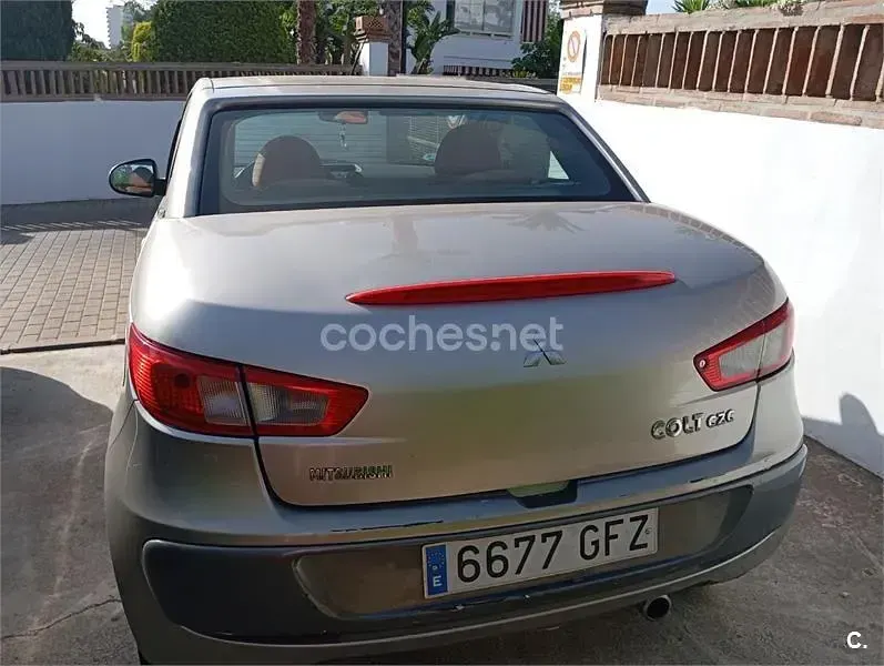 Usado Mitsubishi Colt Invite 109 CV (80 kW) 2008 Gris / plata Descapotable