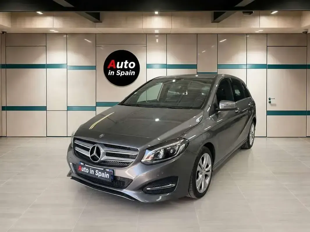 Usado Mercedes B180 109 CV (80 kW) 2016 Gris Utilitario