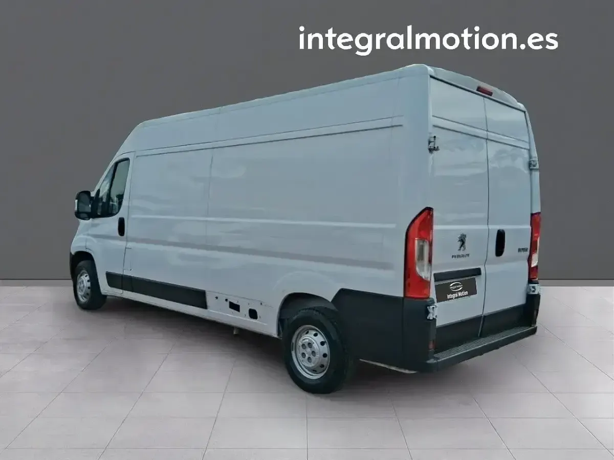 Usado Peugeot Boxer S 140 CV (102 kW) 2023 Blanco Van
