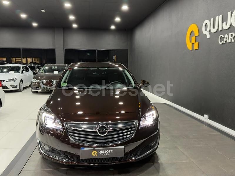 Usado Opel Insignia Selective 136 CV (100 kW) 2017 Marrón Berlina