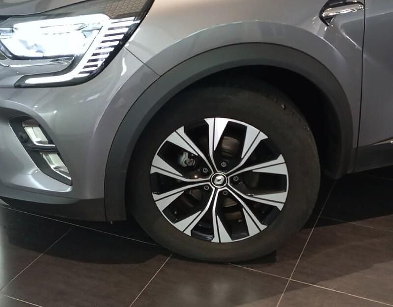 Usado Renault Captur Techno 140 CV (102 kW) 2023 Gris SUV