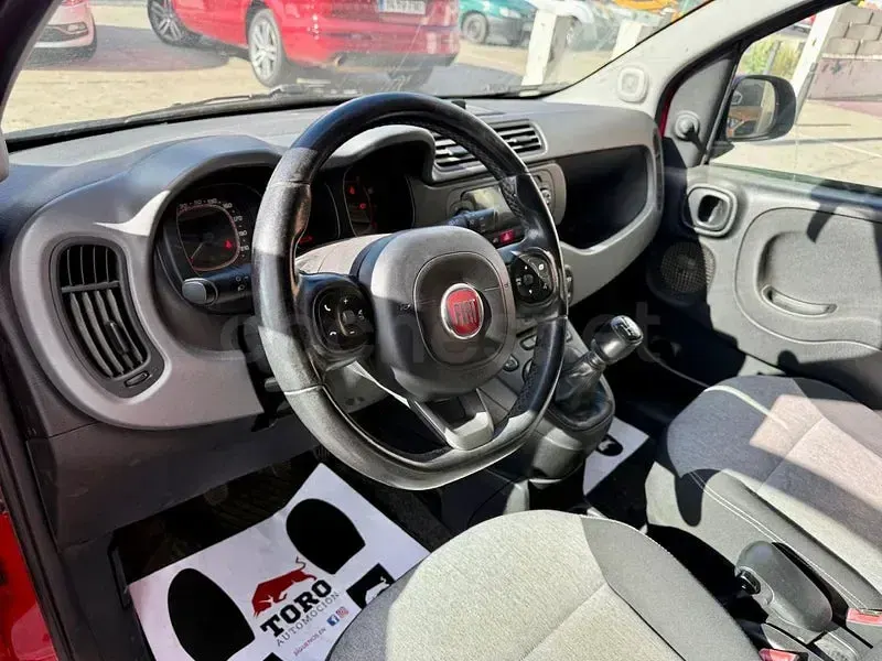 Usado Fiat Panda Lounge 69 CV (50 kW) 2018 Rojo Utilitario