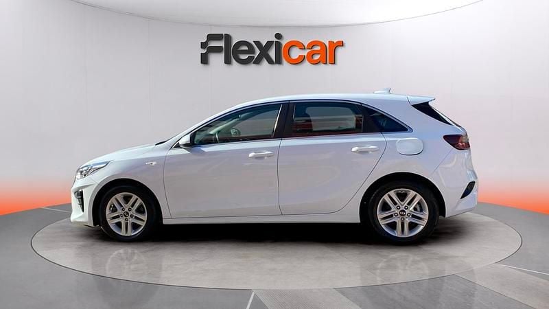 Usado Kia Ceed 120 CV (88 kW) 2021 Blanco Utilitario