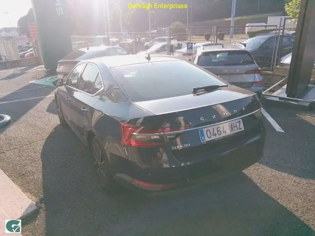 Usado Skoda Superb Style 150 CV (110 kW) 2023 Negro Berlina