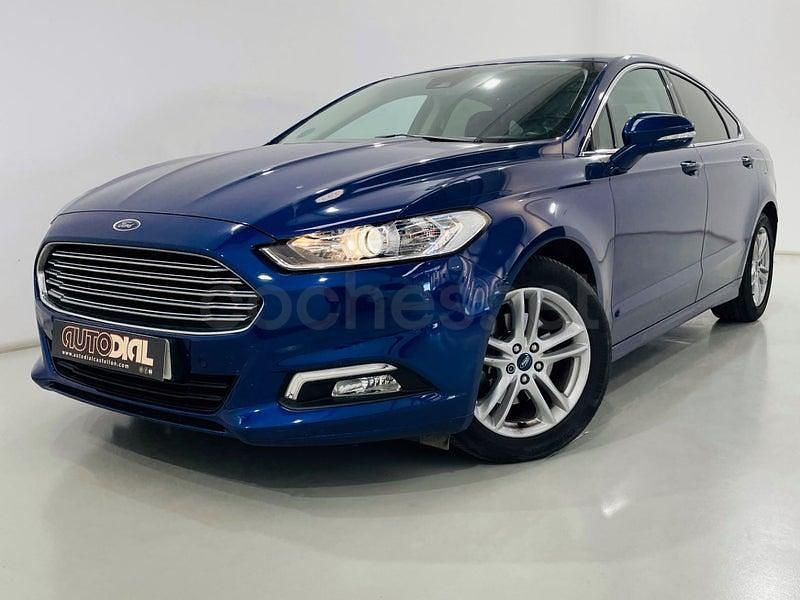 Usado Ford Mondeo Trend 160 CV (117 kW) 2018 Azul Berlina