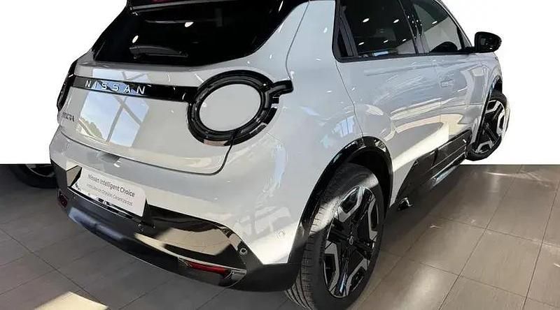 Usado Nissan Micra Tekna 80 kW (110 CV) 2025 Moon white black sólido Utilitario