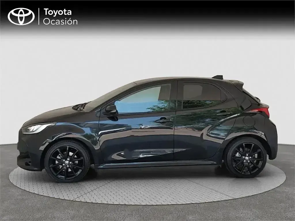 Usado Toyota Yaris Hybrid Style 116 CV (85 kW) 2022 Negro Monovolumen