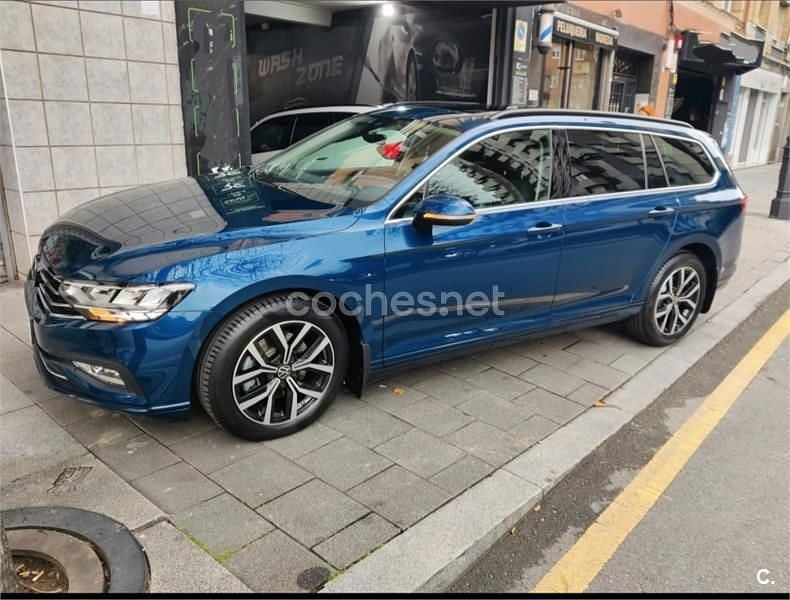 Usado VW Passat Executive 150 CV (110 kW) 2021 Azul Familiar