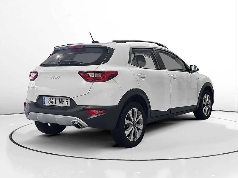 Usado Kia Stonic 84 CV (61 kW) 2023 Blanco SUV