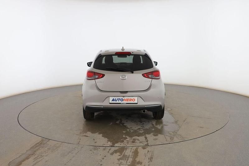 Usado Mazda 2 90 CV (66 kW) 2021 Gris Berlina