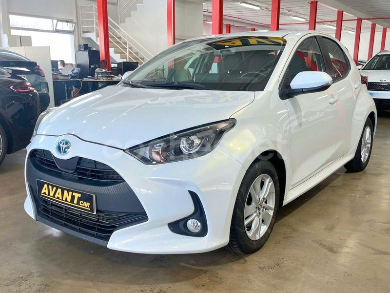 Usado Toyota Yaris Hybrid Active 116 CV (85 kW) 2021 Blanco Berlina