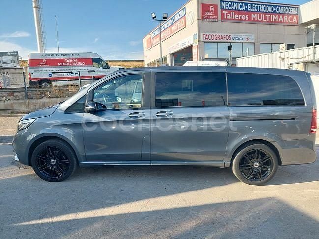 Usado Mercedes V300 Avantgarde 239 CV (175 kW) 2022 Gris / plata Monovolumen