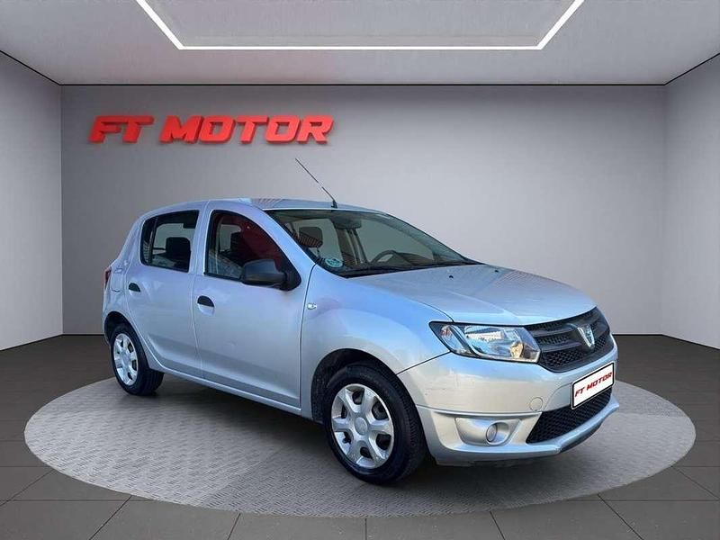 Usado Dacia Sandero Ambiance 75 CV (55 kW) 2013 Gris / plata Utilitario