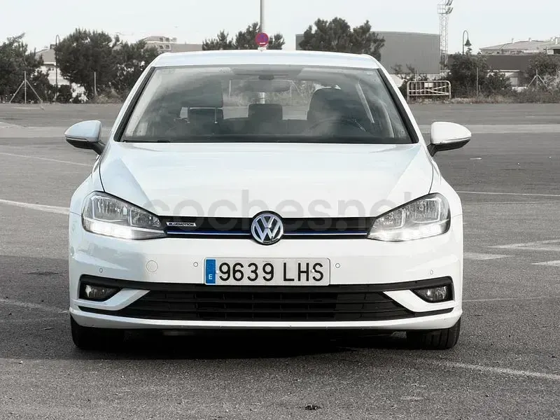 Usado VW Golf VIII Edition 130 CV (95 kW) 2020 Blanco Berlina