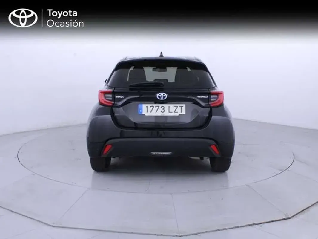 Usado Toyota Yaris Active 116 CV (85 kW) 2022 Negro Utilitario