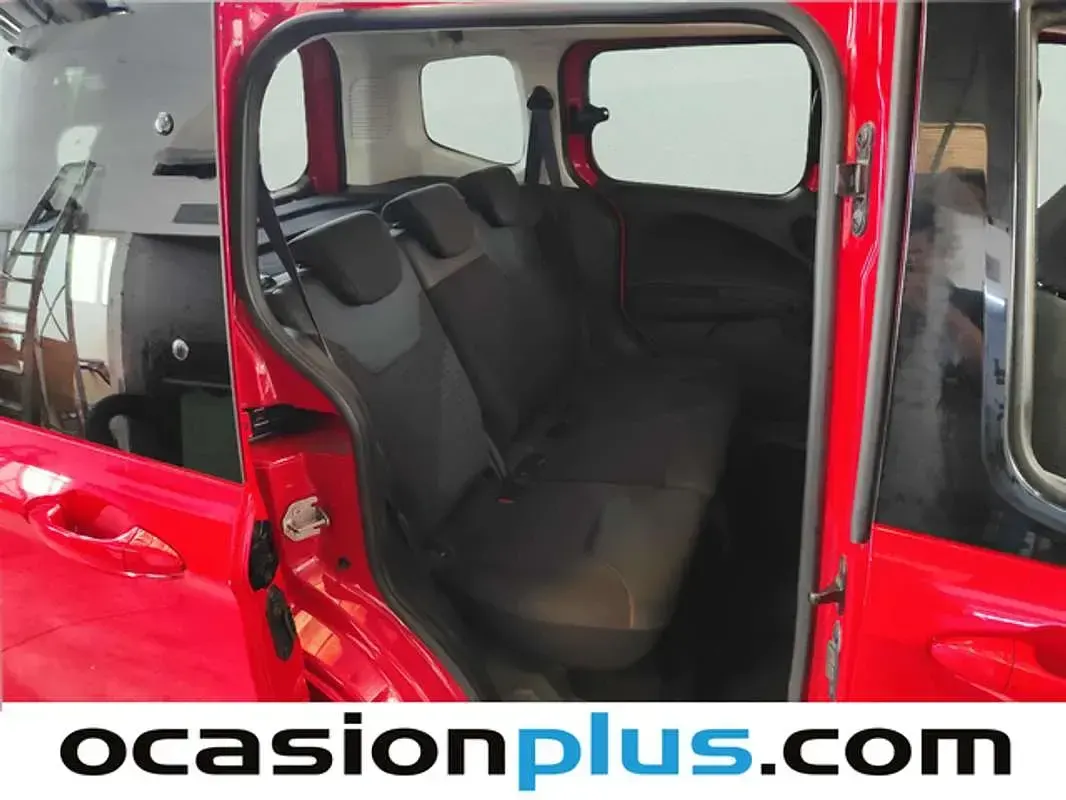Usado Ford Tourneo Courier Sport 101 CV (74 kW) 2021 Rojo Monovolumen