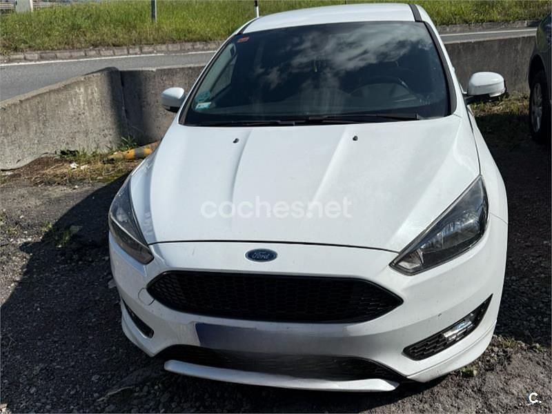 Blanco Usado 2017 Ford Focus ST-Line Berlina | 7000 € (Super precio) - Imagen 1/4