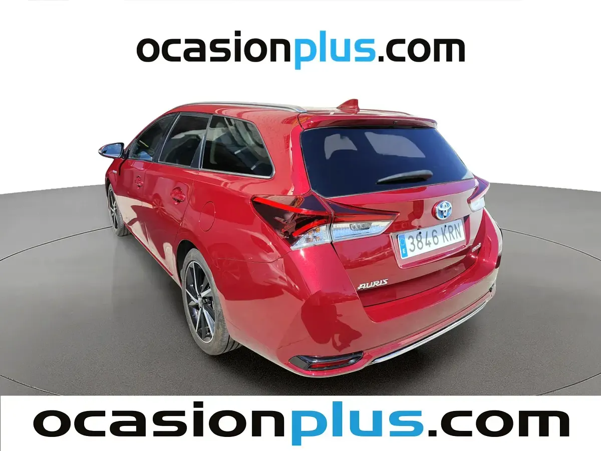Usado Toyota Auris Hybrid Edition 136 CV (100 kW) 2018 Rojo Familiar