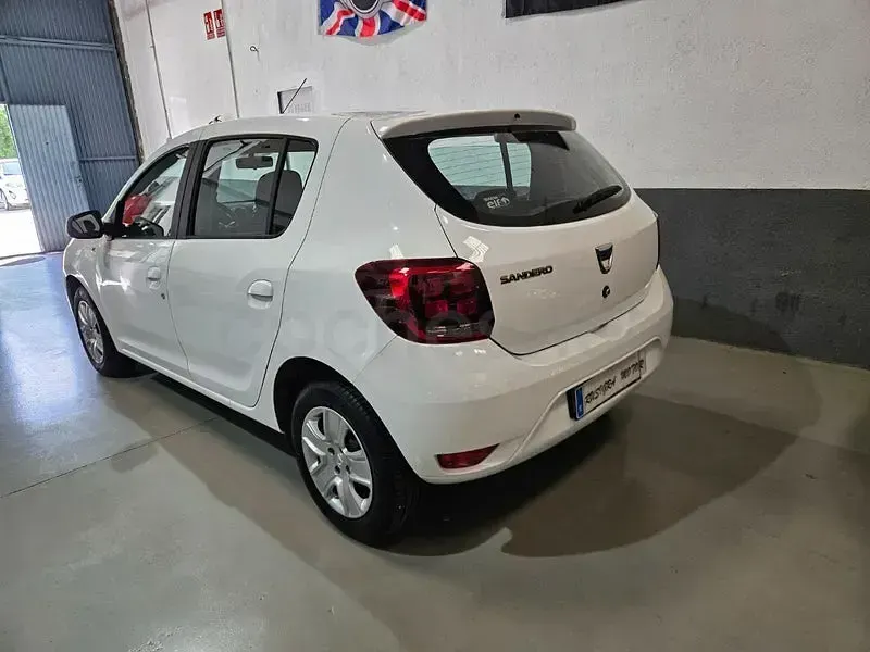 Usado Dacia Sandero Comfort 95 CV (69 kW) 2019 Blanco Berlina