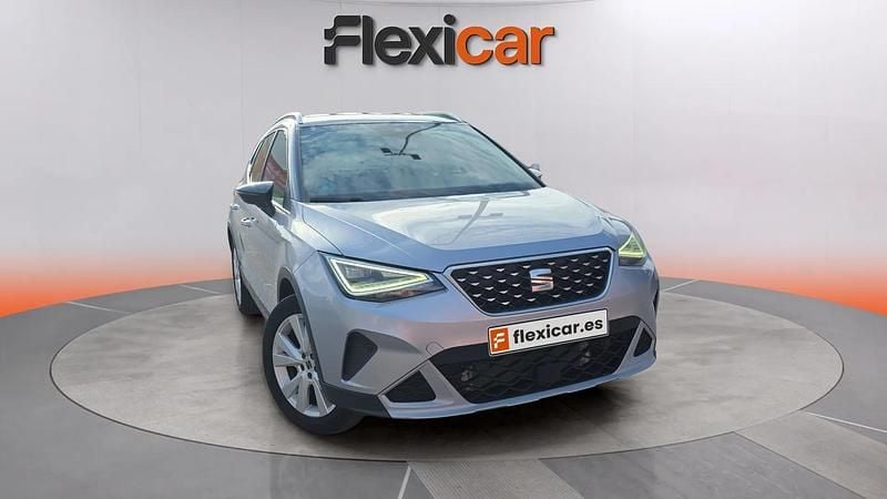 Usado Seat Arona Xperience 110 CV (80 kW) 2022 Gris SUV