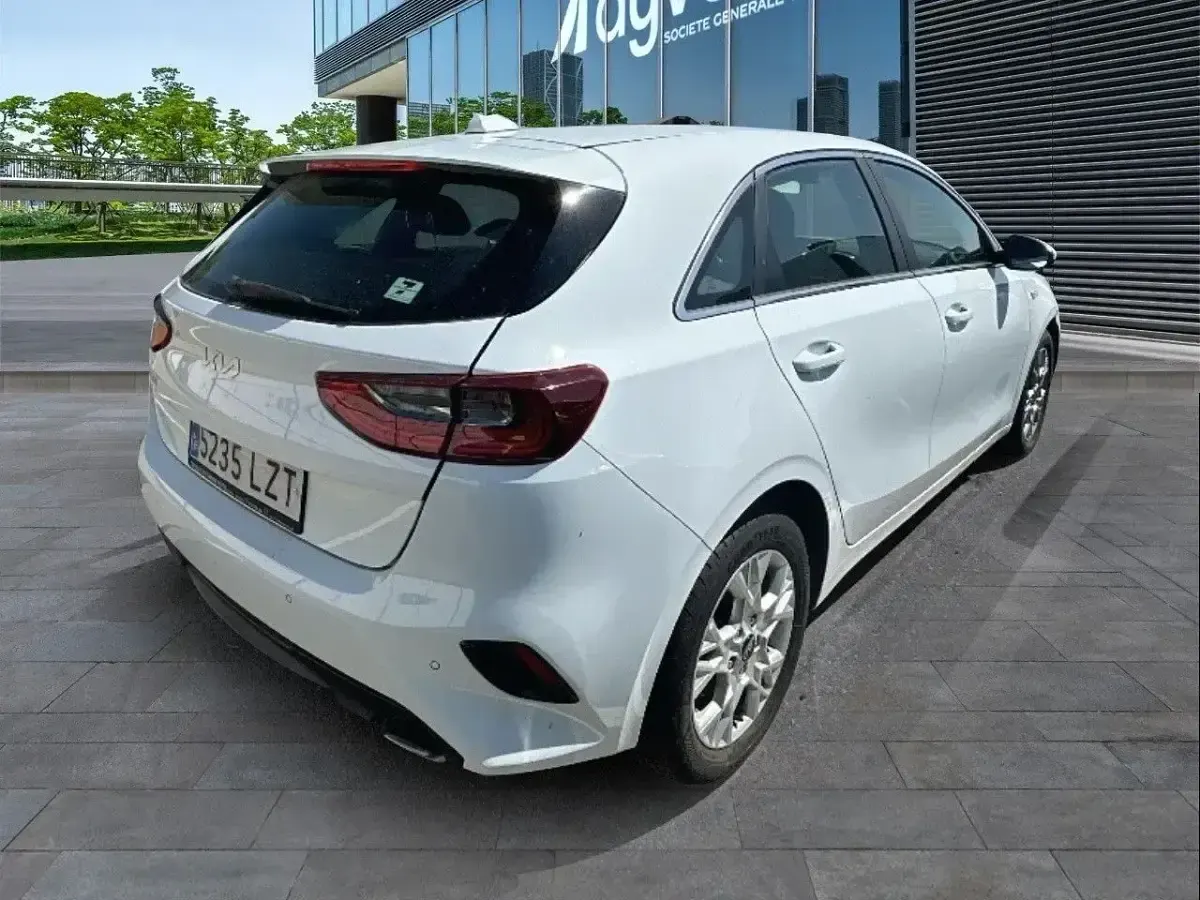 Usado Kia Ceed 101 CV (74 kW) 2022 Blanco Utilitario