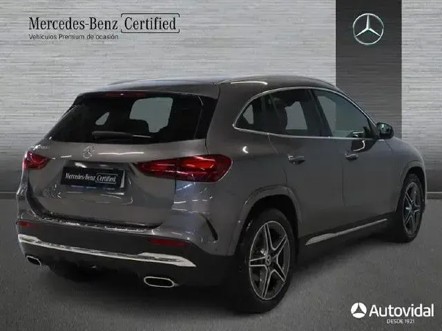 Usado Mercedes GLA200 150 CV (110 kW) 2026 Gris montaña SUV