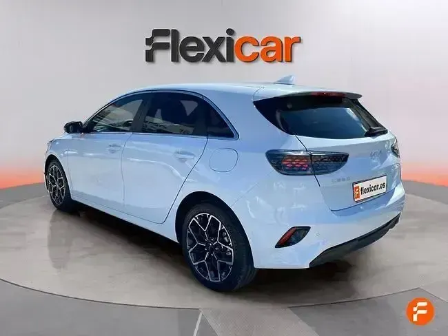 Usado Kia Ceed Style 100 CV (73 kW) 2025 Blanco Utilitario