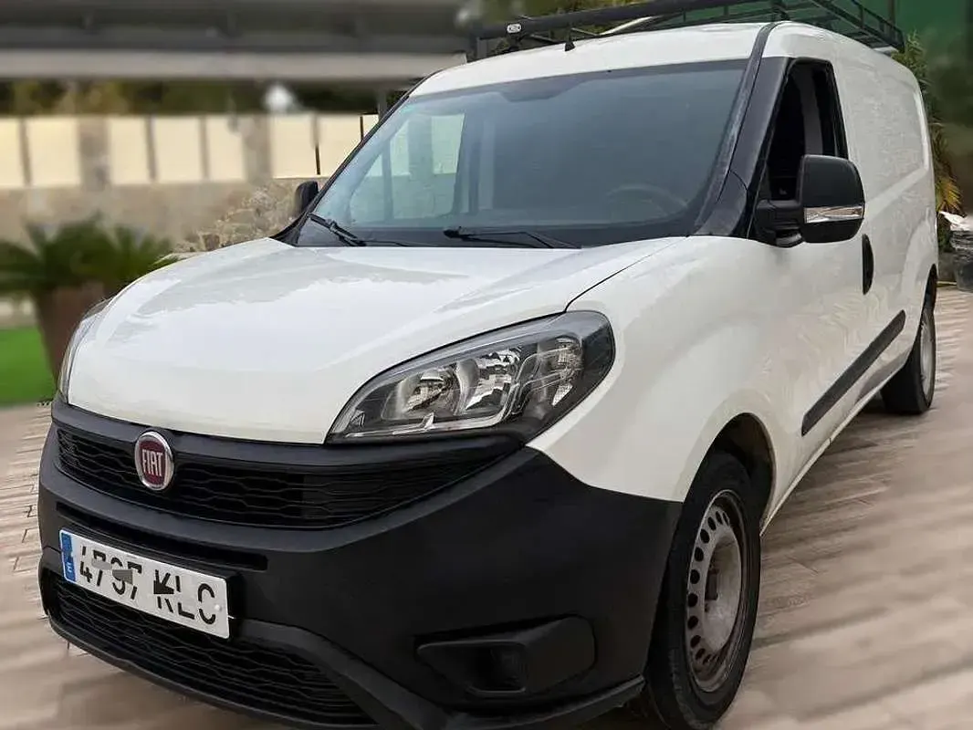 Usado Fiat Doblò 95 CV (69 kW) 2018 Blanco Monovolumen