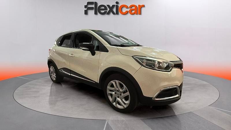 Usado Renault Captur Intens 90 CV (66 kW) 2016 Beige SUV