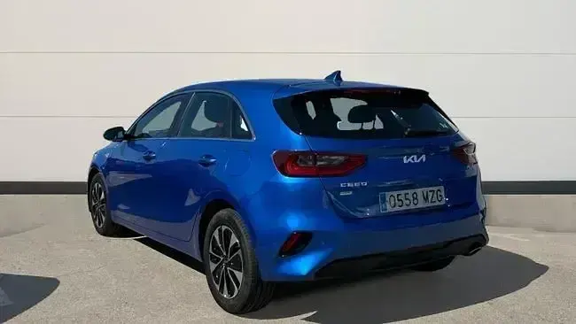 Usado Kia Ceed 100 CV (73 kW) 2025 Azul Utilitario