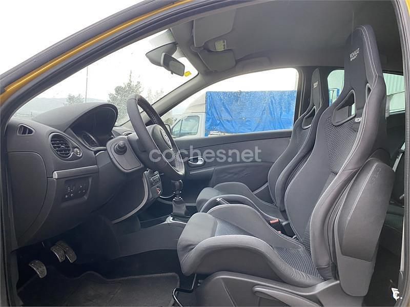 Usado Renault Clio II 200 CV (147 kW) 2007 Amarillo Berlina