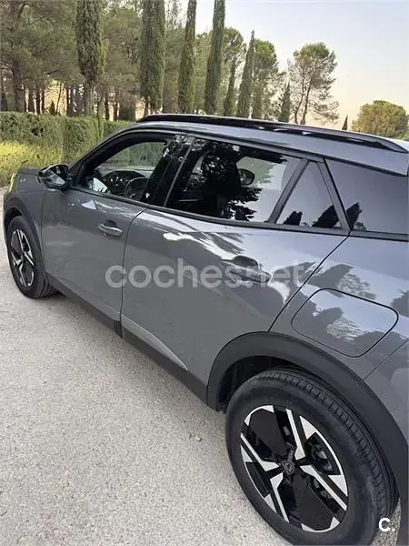 Usado Peugeot 2008 Allure 130 CV (95 kW) 2023 Gris / plata SUV