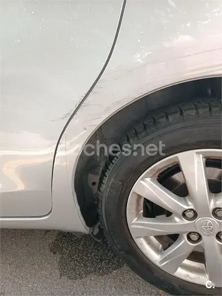 Usado Toyota Yaris Active 99 CV (72 kW) 2013 Gris / plata Utilitario